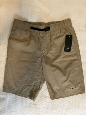 New with Tags Oakley Men's Beige Elastic Waist Shorts